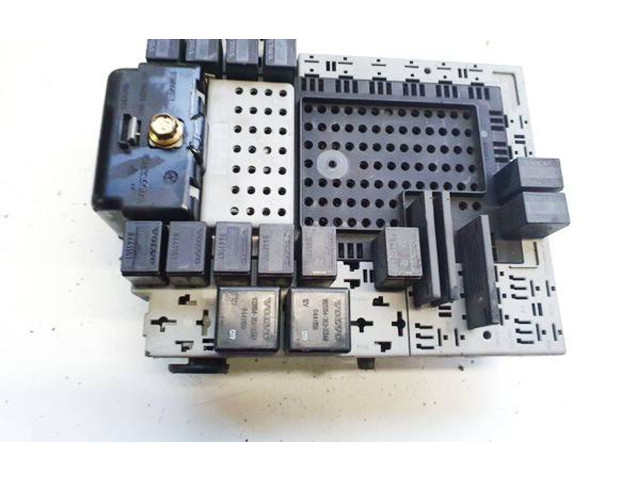 Блок предохранителей  9441584, 9441585   Volvo S80    