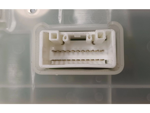 Панель приборов    Mitsubishi Colt       