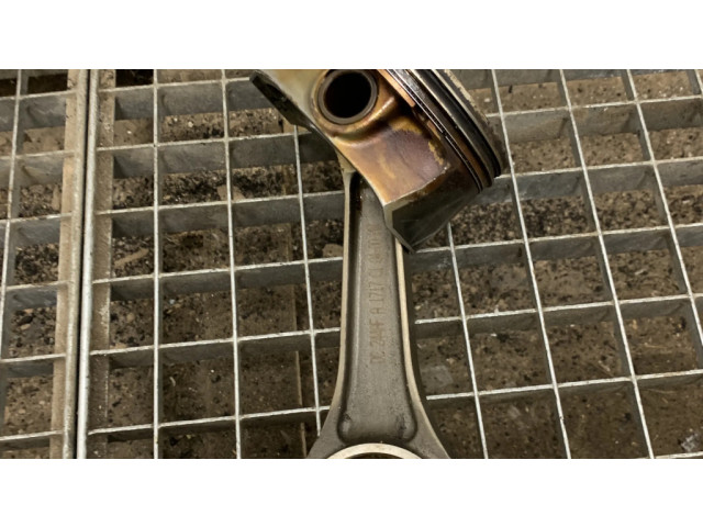 Píst Dodge RAM pro benzínový motor 5.7 EZH