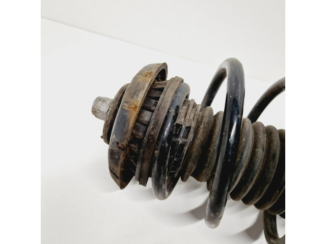 Передний амортизатор с пружиной      