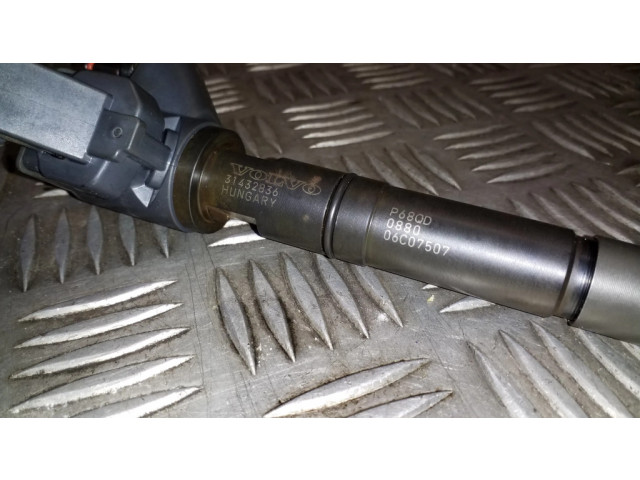 Vstřikovač 31432836   Volvo XC90  pro naftový / Электричество motor 2.0  