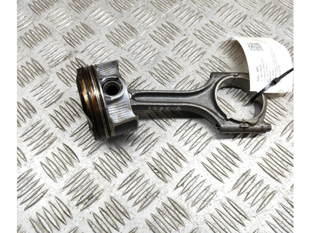 Поршень B 4204 T47 31401957, 32298424 Volvo XC40