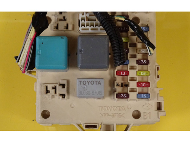 Блок предохранителей 89221-0F010, 892210F010 Toyota Corolla Verso AR10