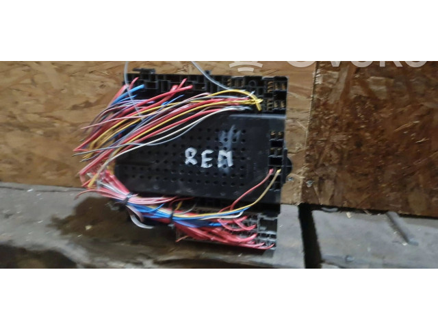 Блок предохранителей 8688153 Volvo S60