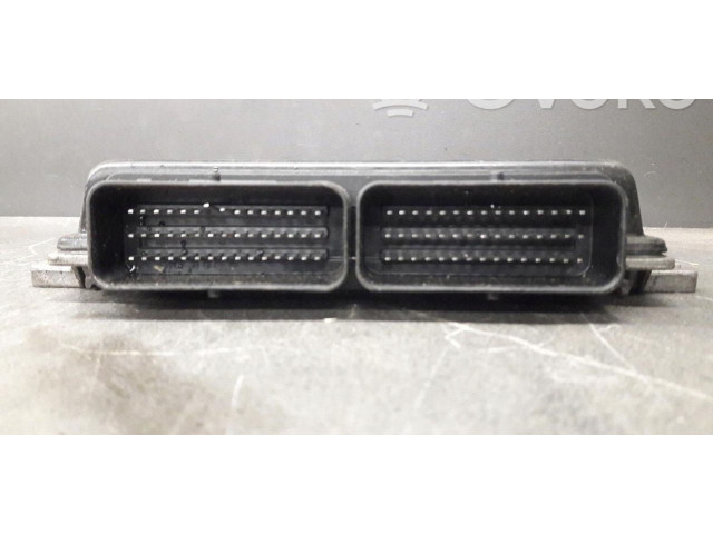 Блок управления двигателем Блок управления S110138000B Renault Clio I