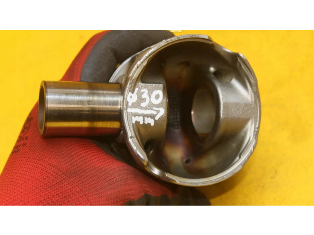 Píst    Audi A8 S8 D3 4E     