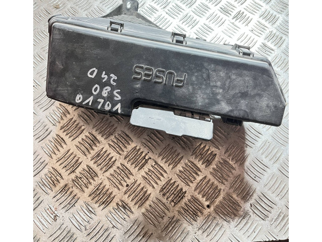 Блок предохранителей 9494210 Volvo S80