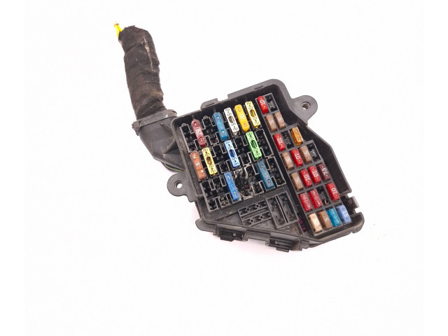 Блок предохранителей 8D1941824 Skoda Octavia Mk1 (1U)