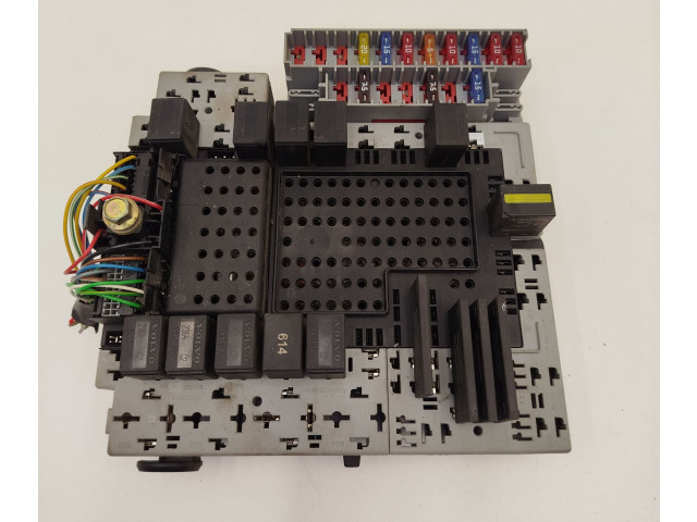 Блок предохранителей 8622520, 08679899   Volvo V70    
