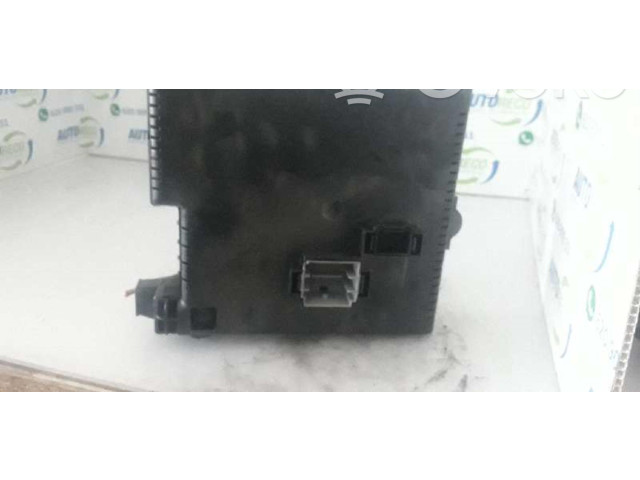 Блок предохранителей 30728512 Volvo S60