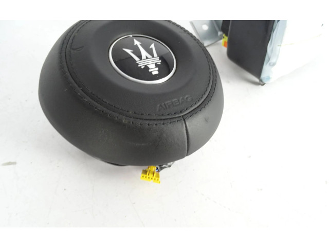 Подушка безопасности водителя    Maserati GranTurismo