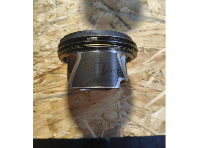 Píst 82L166 Audi A4 S4 B8 8K Cdn