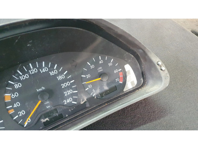 Přístrojová deska Mercedes-Benz E W210 2000 A2105404947, 88311256