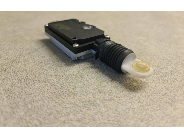 Zámek zadních dveří 335424   Land Rover Freelander 1999