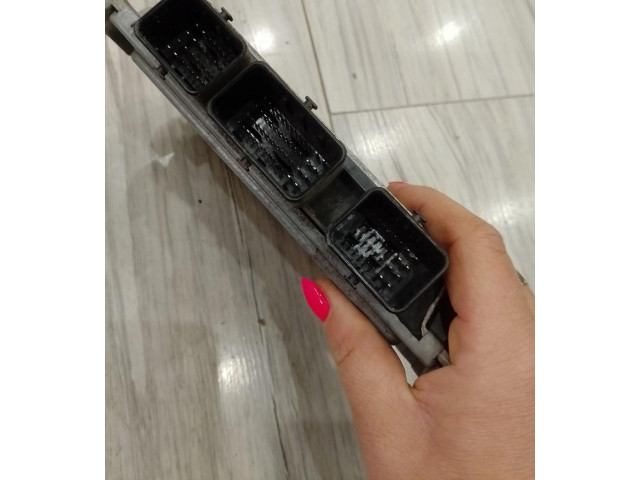 Блок управления двигателем Блок управления 8201076738   Renault Twingo II