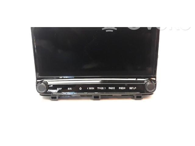 Радио/ проигрыватель CD/DVD / навигация