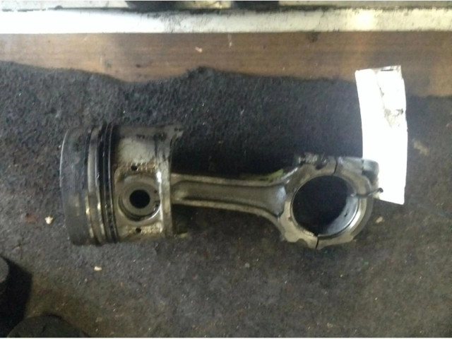 Поршень с шатуном Nissan Patrol 260