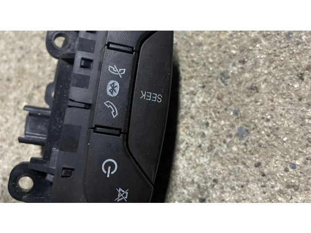 Мултифункционный включатель управления / ручка