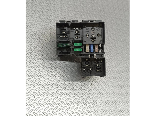 Блок предохранителей 243517538R Renault Clio IV