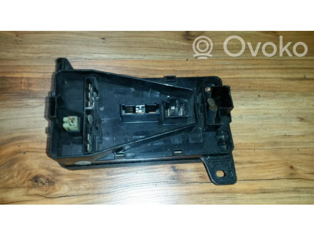 Блок предохранителей YQE102830, 08183041999 Rover 214 - 216 - 220