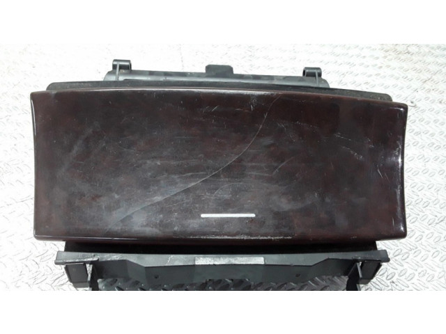 Передняя пепельница