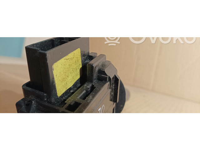 Ручка стеклоочистителей 9606378577, 33689501 Peugeot 605