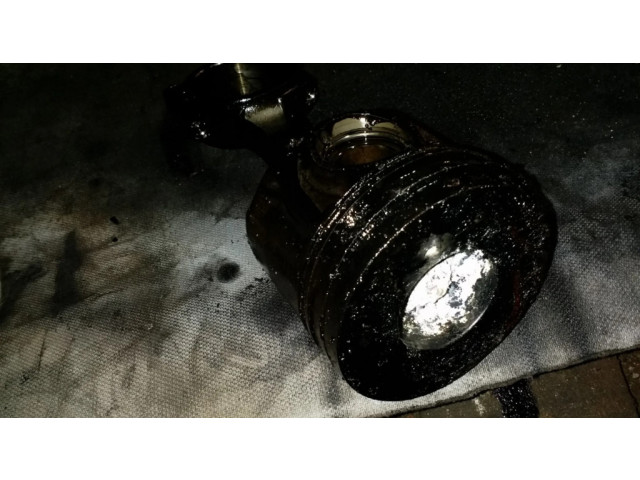 Píst 24574B   Ford Mondeo Mk III  pro naftový motor 2.0  