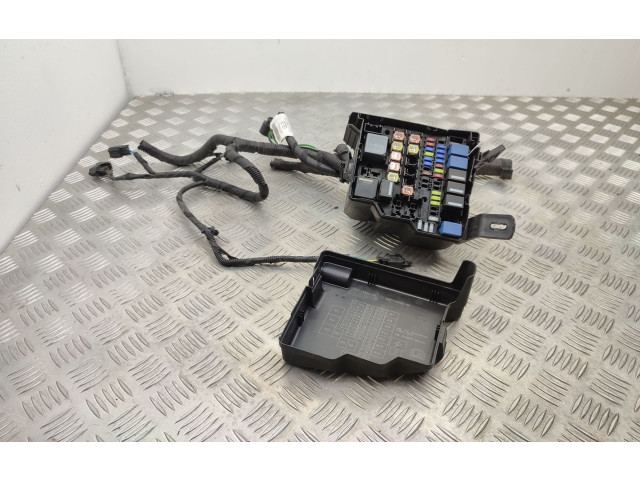 Блок предохранителей AV1T14K012GLD Ford B-MAX