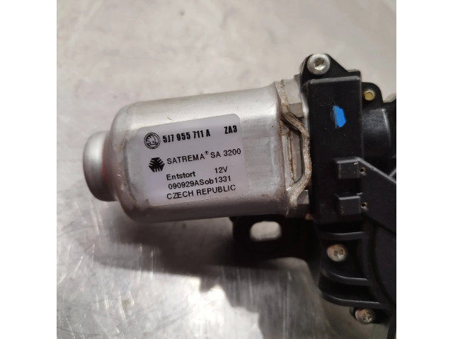 Моторчик заднего дворника 5j7955711a Skoda Fabia Mk2 (5J)