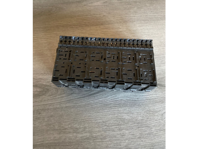 Блок предохранителей  357937039   Volkswagen Corrado    