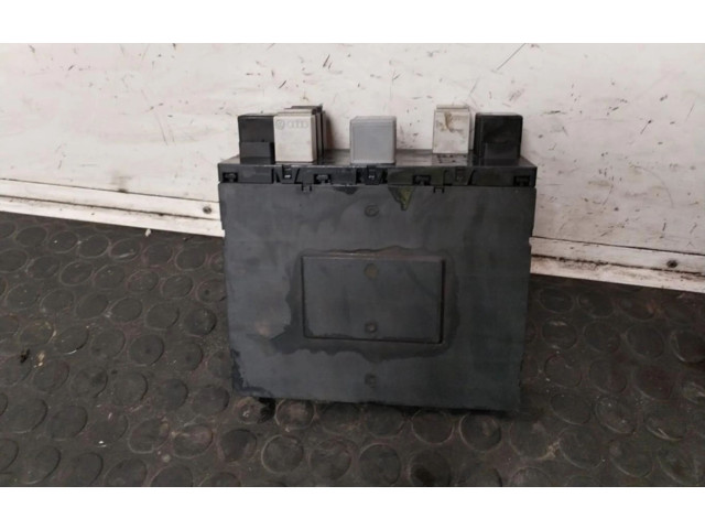   Pojistková skříňka 1K0937049AG, 1K0937049AG   Volkswagen Caddy 2009