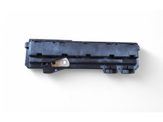 Блок предохранителей 6906618   BMW 5 E60 E61    