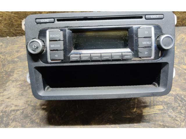 Радио/ проигрыватель CD/DVD / навигация