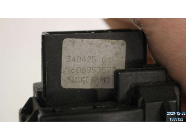 Ручка стеклоочистителей    Peugeot 605