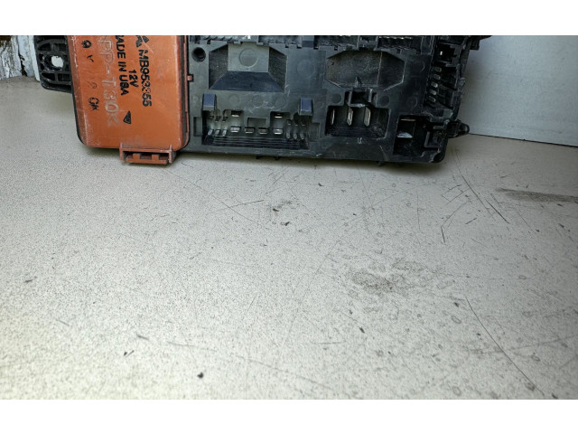 Блок предохранителей MB953355, 0G040104   Mitsubishi Carisma    