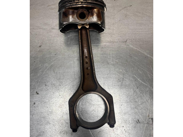 Píst 11247589539, 11257560669 BMW 1 E81 E87 pro benzínový motor 1.6 N45B16