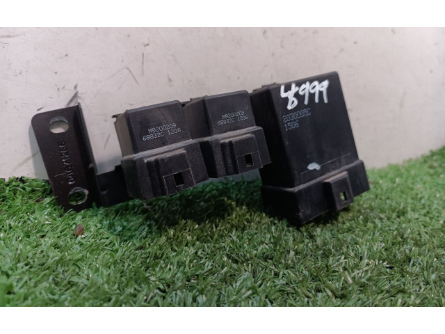 Pojistková skříňka Řídící jednotka BSM M9200209, M9200209 Chrysler Stratus 1996