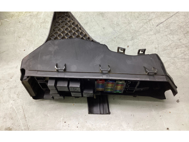 Блок предохранителей 9494210 Volvo S60