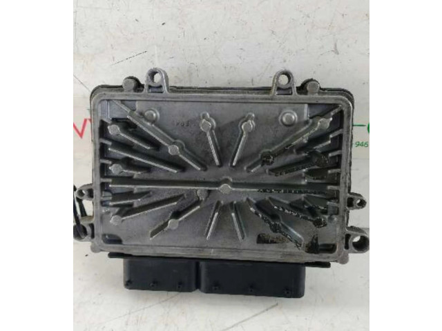 Блок управления двигателя 8667577   Volvo V50