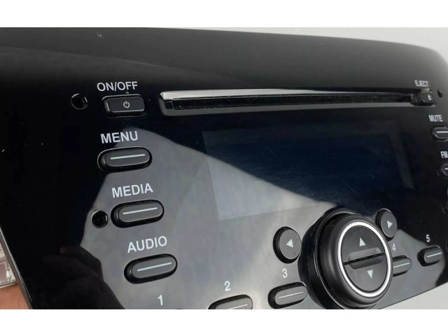 Радио/ проигрыватель CD/DVD / навигация