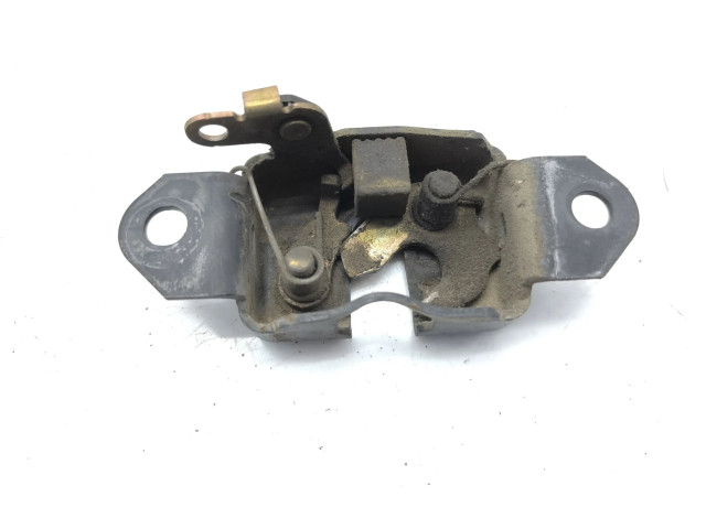 Замок багажника     Nissan Titan  -  года