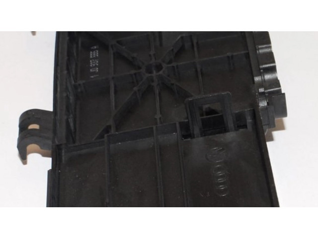 Крышка блока предохранителей 1J0937555A, 1j0937550 Audi A3 S3 8L
