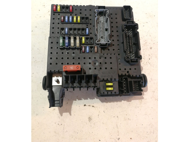 Блок предохранителей 30732769, 28014120   Volvo V70    