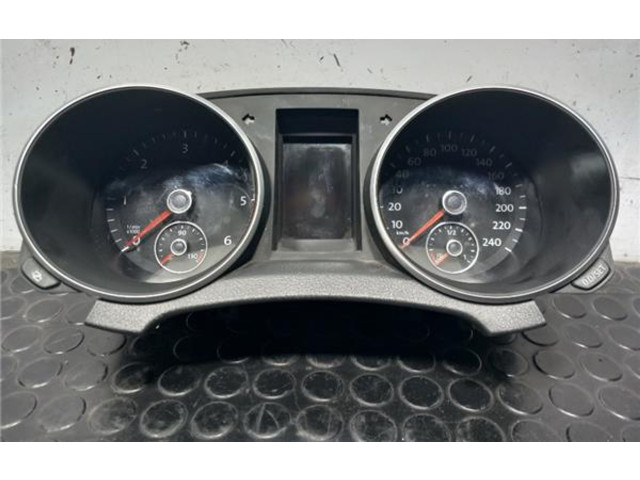 Панель приборов 5K0920872A Volkswagen Golf VI