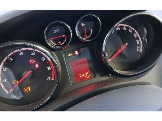 Панель приборов Opel Meriva B