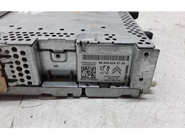 Радио/ проигрыватель CD/DVD / навигация