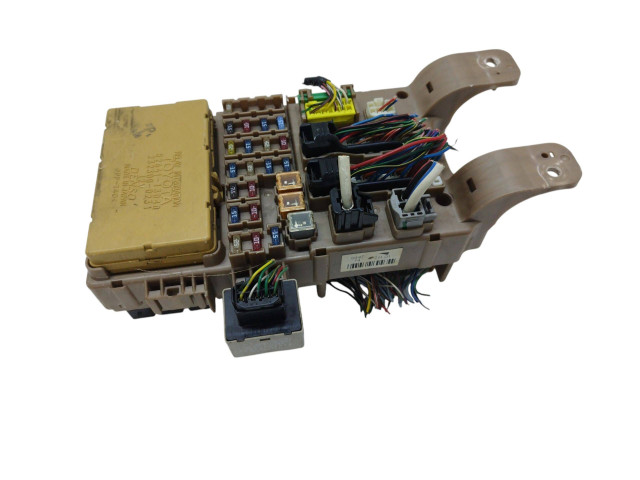Блок предохранителей 8264113040, 2323000231   Toyota Corolla Verso E121    