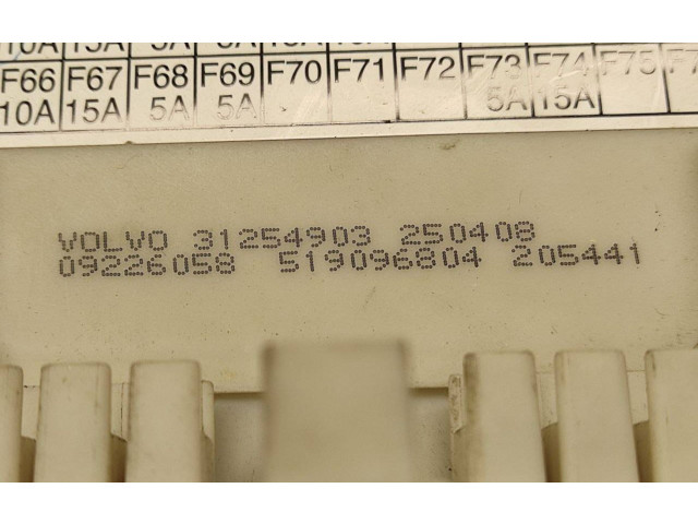 Блок предохранителей 31268178, 31254903   Volvo V50    