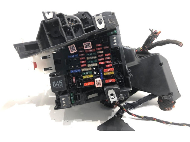 Блок предохранителей 517941395B Skoda Karoq