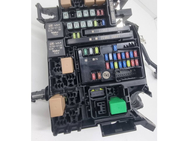 Блок предохранителей 91212J7920 KIA Ceed